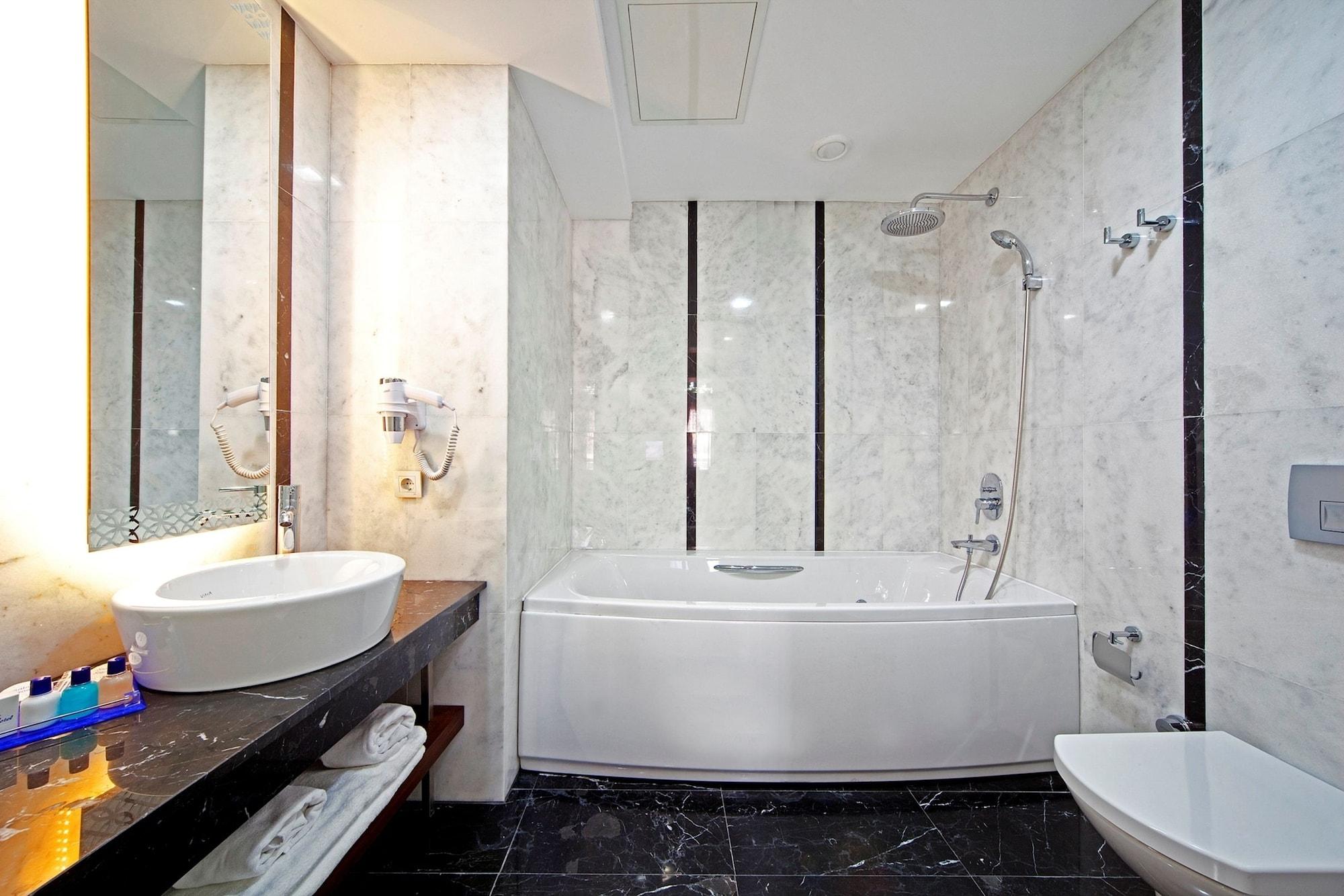 Azade Suites Istanbul Exterior photo