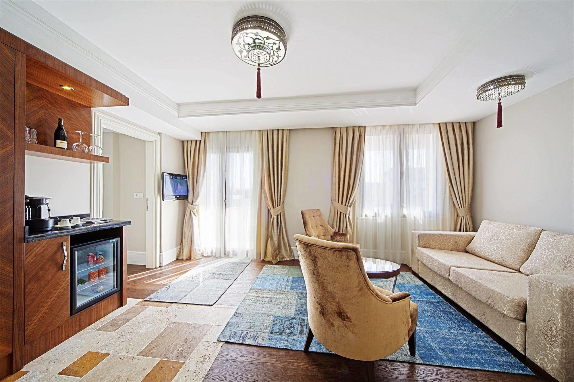 Azade Suites Istanbul Exterior photo